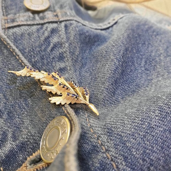 💙💎18 Karat GOLD! Solid GOLD HOST PICK💙LUXURY 1960's SAPPHIRE 18k GOLD Brooch - Picture 9 of 10